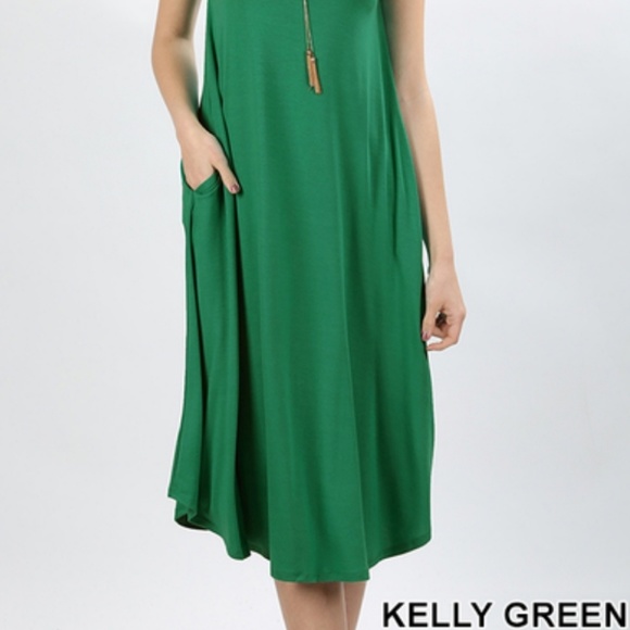 Two Pocket Sleeveless Dress - Picture 2 of 3